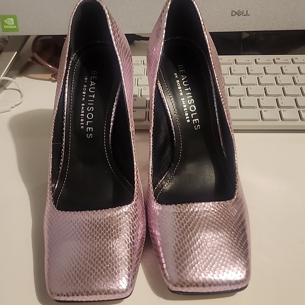 BEAUTIISOLES ABIGAIL SQUARE TOE PUMP IN PINK METALLIC SIZE 5